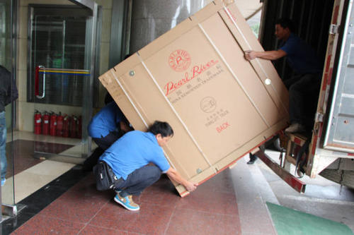 龙山钢琴贵重工艺品无忧运